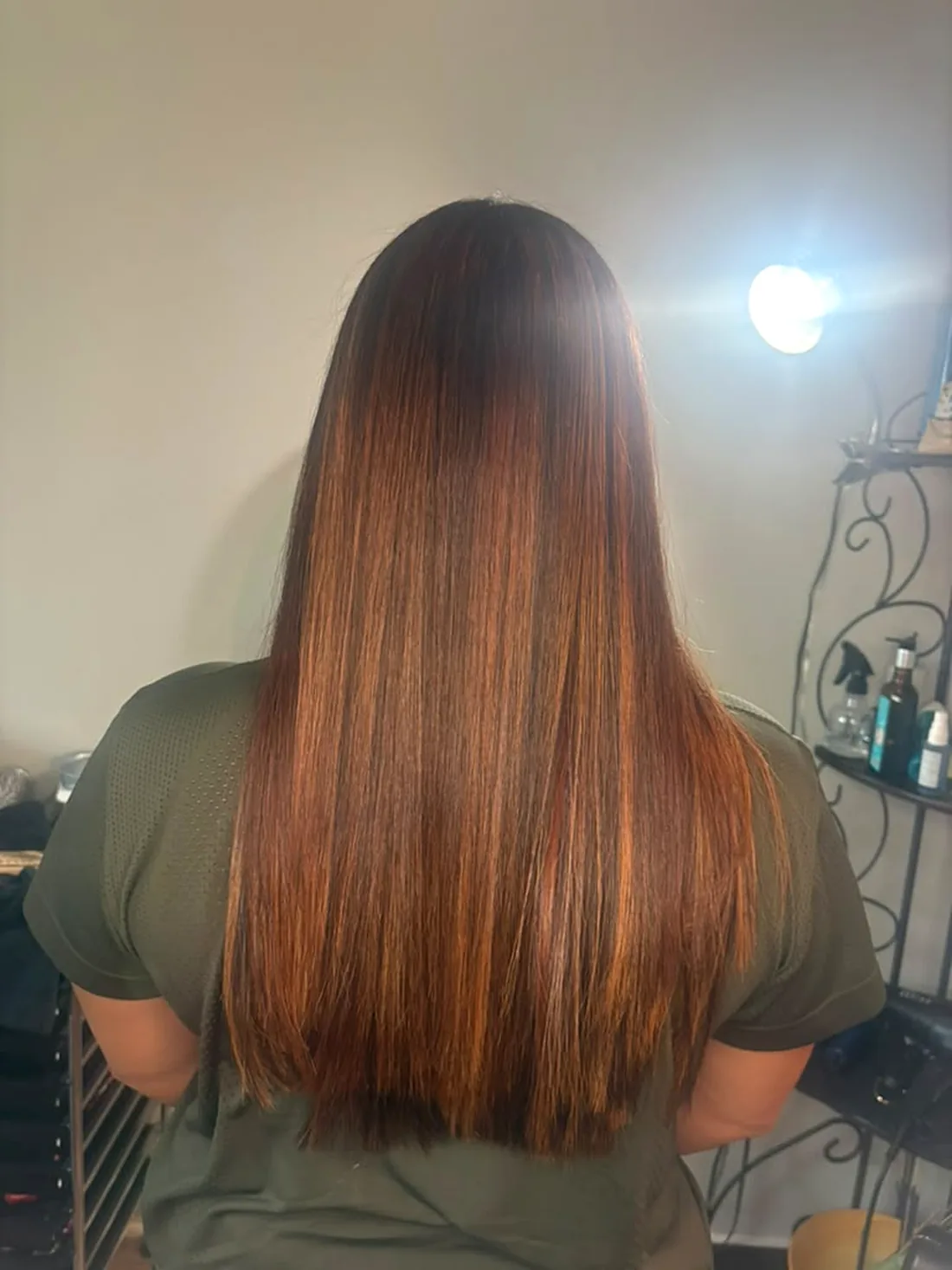 Glossy auburn, straight finish