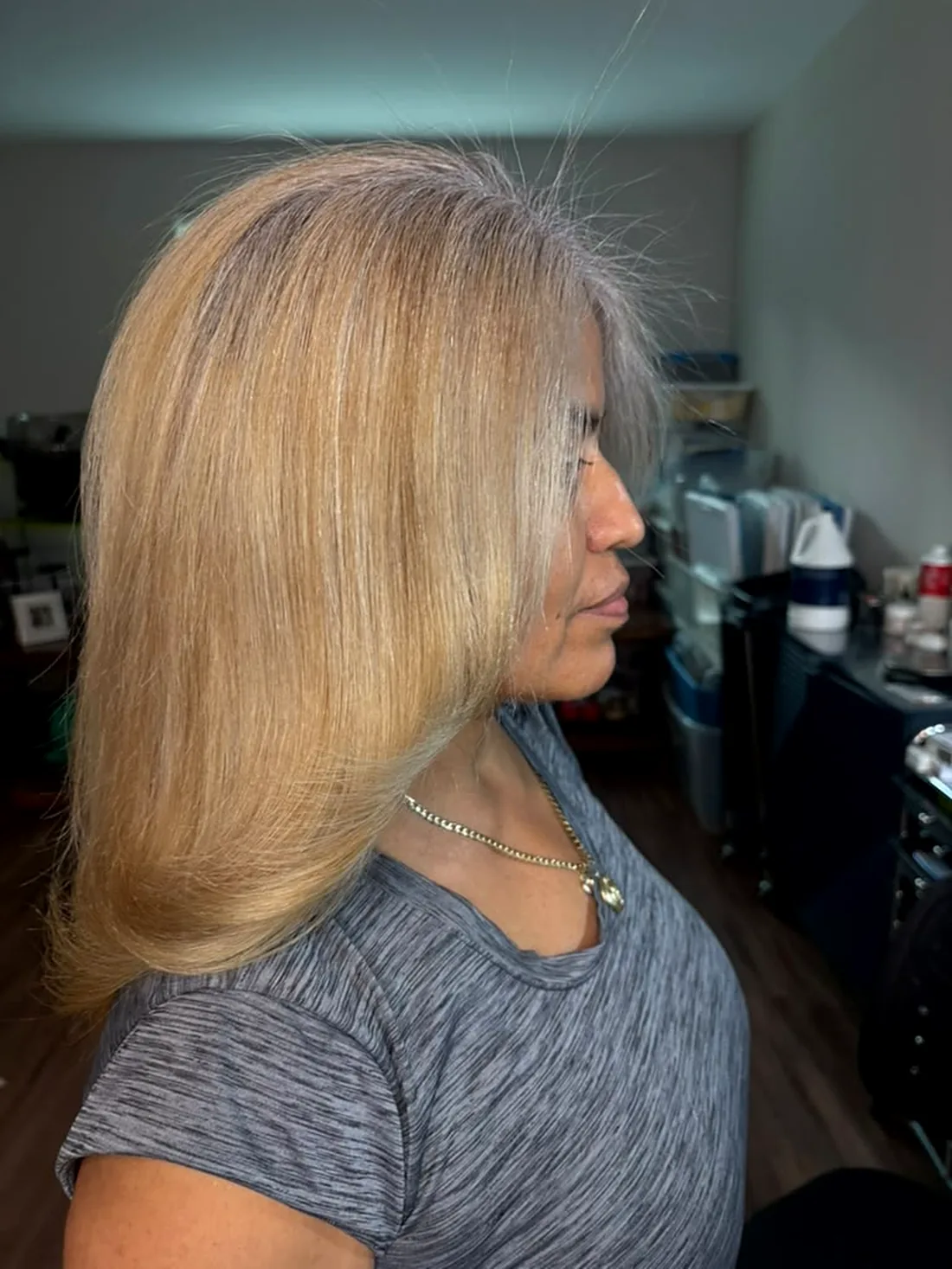 Blonde balayage, side